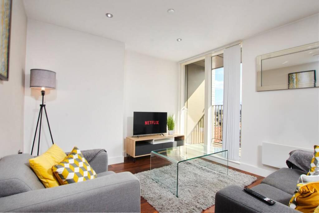 Lovely Apartment - Private Parking - Stadium Views Манчестер Экстерьер фото